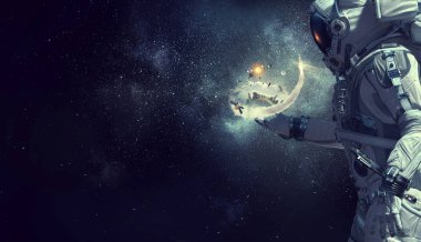 Uzay Adamı ve görevi. Karışık ortam