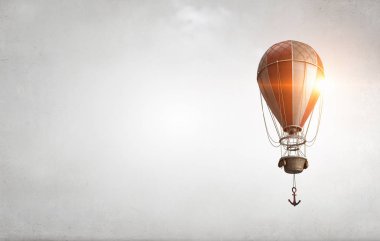 Mavi gökyüzü hava balonunda. Karışık teknik