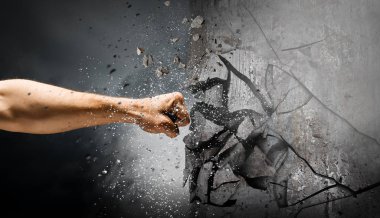 El ile duvar breaking. Karışık teknik