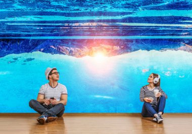 Gençler müzik dinle. Karışık teknik