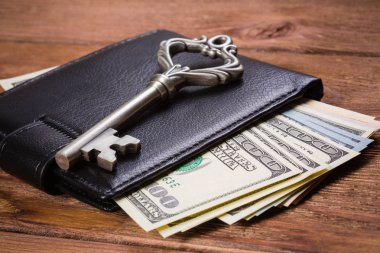 İş anahtarı altında