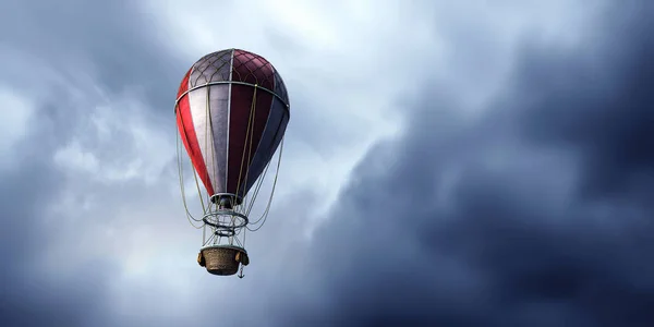 Balão de ar no céu. Meios mistos — Fotografia de Stock