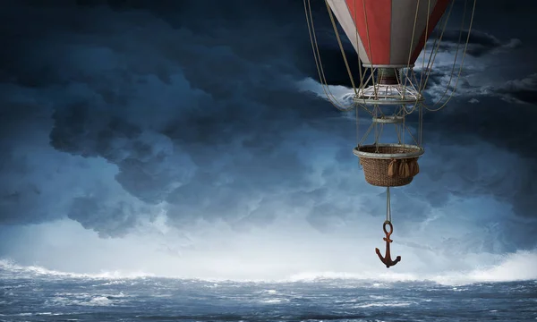 Luchtballon over water. Mixed media — Stockfoto