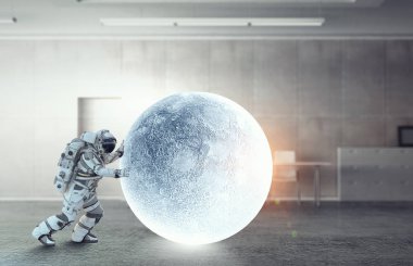 Uzay Adamı ve görevi. Karışık ortam