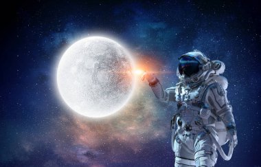 Uzay Adamı ve görevi. Karışık ortam