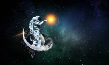 Uzay Adamı ve görevi. Karışık ortam