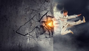 Tüm engelleri kırarak. Karışık teknik