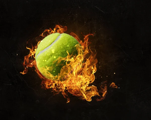 Μπάλα του τένις στη φωτιά — Φωτογραφία Αρχείου