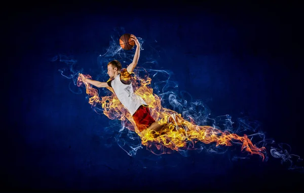 Basketballspieler in Flammen — Stockfoto