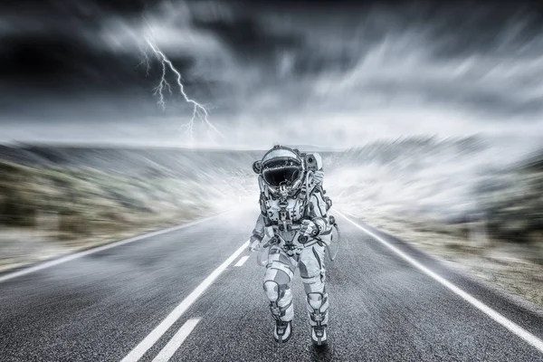 Hızlı çalışan uzay adamı. Karışık teknik