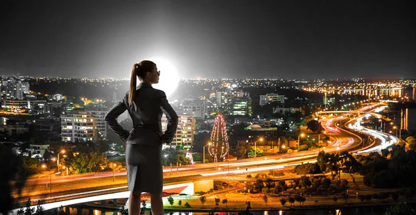 A trabalhar até tarde da noite. Meios mistos — Fotografia de Stock