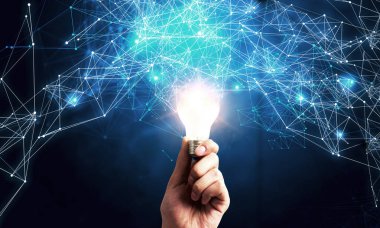İş adamının elinde yenilikçi fikir