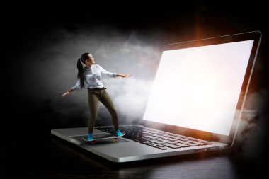 Internet'te sörf. Karışık teknik