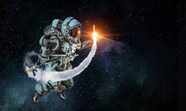 Astronot uzay görevi üzerinde. Karışık teknik