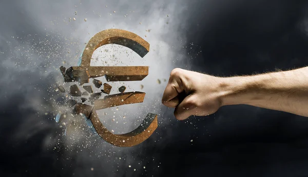 De daling van de valuta van de euro. Mixed media — Stockfoto