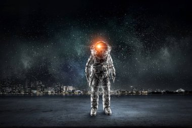 Astronot ve görevini. Karışık teknik