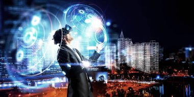 Sanal gerçeklik yaşıyor. Karışık teknik