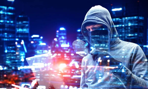 Hacker man stjäla information — Stockfoto