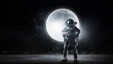 Astronot onun görev. Karışık teknik