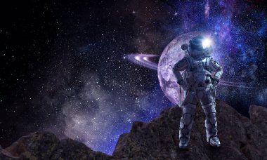 Uzay Adamı ve görevi. Karışık ortam