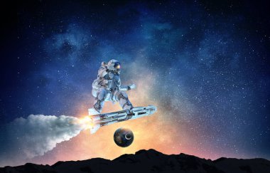 Yönetim Kurulu uçan üzerinde uzay adamı. Karışık teknik