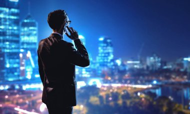 Geç geceye kadar çalışma. Karışık teknik