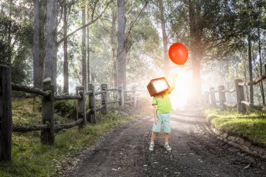 TV çocuk bağımlısı. Karışık teknik