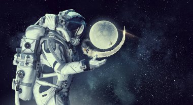 Uzay Adamı ve görevi. Karışık ortam