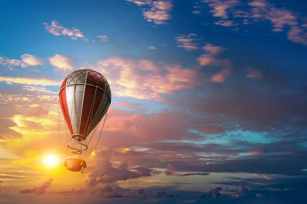 Hava Balon gökyüzünde. Karışık teknik — Stok fotoğraf