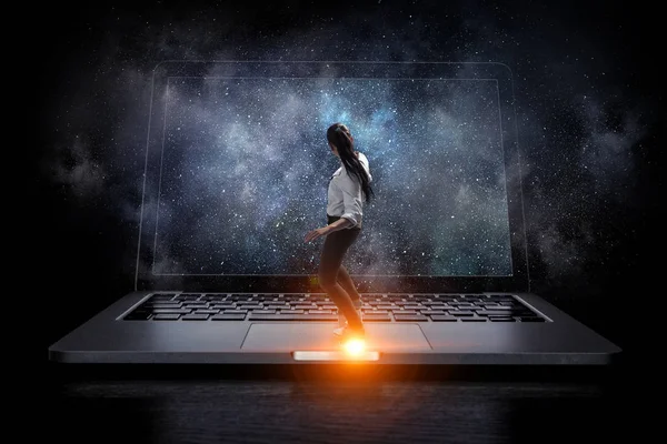 Surfen op het Internet. Mixed media — Stockfoto