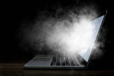 Dizüstü sorunu veya sonu. Karışık teknik