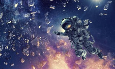 Astronot uzay görevi üzerinde. Karışık teknik