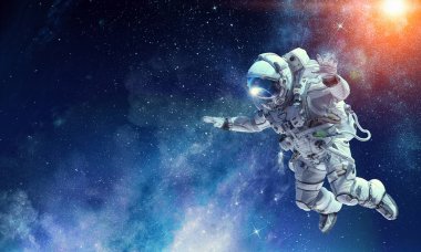 Astronot uzay görevi üzerinde. Karışık teknik