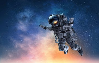Astronot uzay görevi üzerinde. Karışık teknik