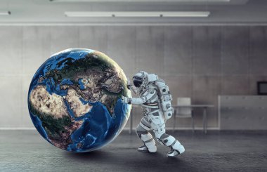 Uzay Adamı ve görevi. Karışık ortam