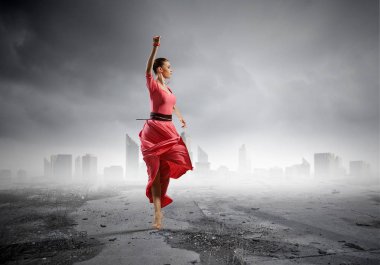 Dans tutkusu olduğunu