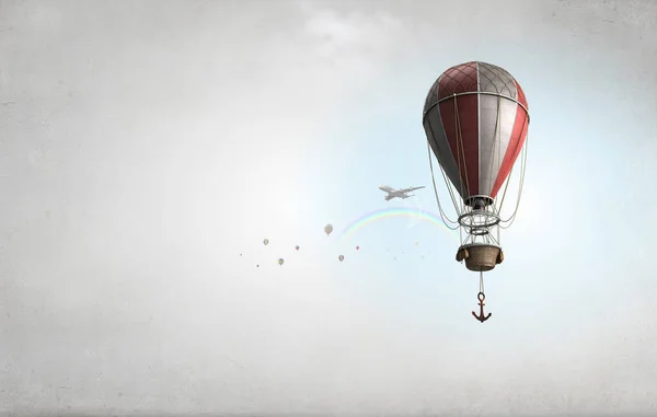 Mavi gökyüzü hava balonunda. Karışık teknik — Stok fotoğraf
