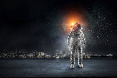 Astronot ve görevini. Karışık teknik