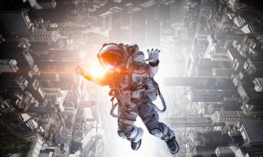 Astronot uzay görevi üzerinde. Karışık teknik
