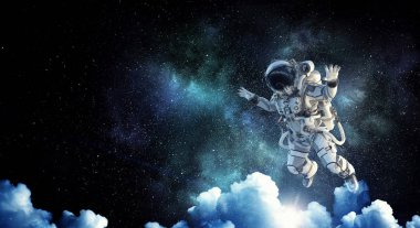 Astronot uzay görevi üzerinde. Karışık teknik