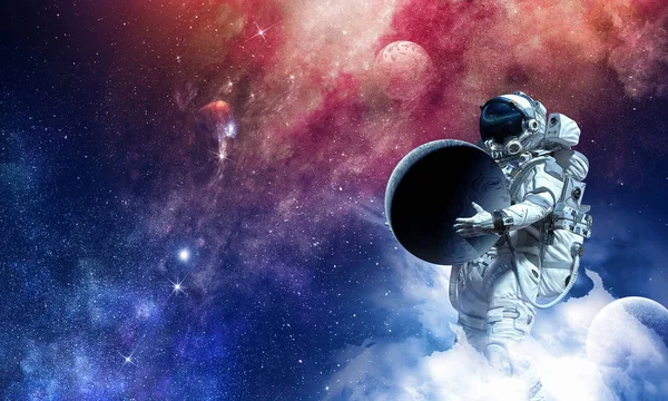 Űrhajós carry nagy bolygó. Vegyes technika — Stock Fotó