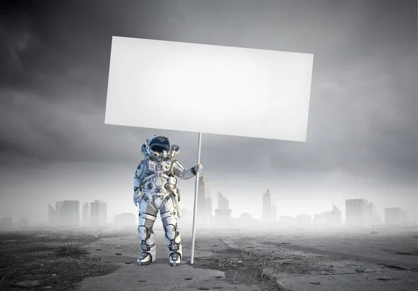 Hombre del espacio con pancarta. Medios mixtos — Foto de Stock