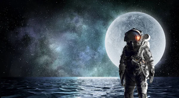 Spaceman i havet. Mixed media — Stockfoto