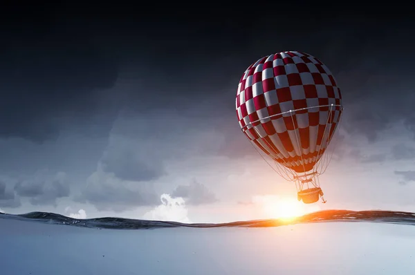 Hőlégballon víz felett. Vegyes technika — Stock Fotó