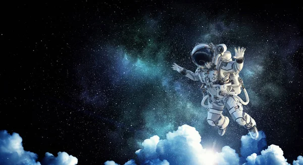 宇航员在太空任务。混合媒体 — 图库照片