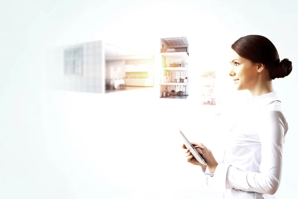 Woman using tablet device — Stock Photo, Image