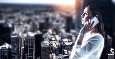 İş kadını telefon konuşmamız. Karışık teknik