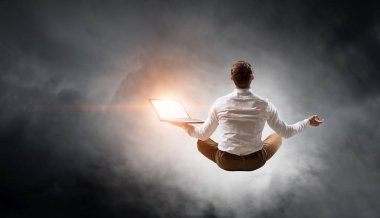 Denge bulmaya çalışıyorum. Karışık teknik