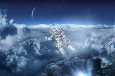Astronot uzay görevi üzerinde. Karışık teknik