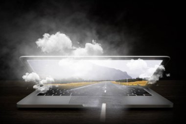 Açılan laptop. Karışık teknik